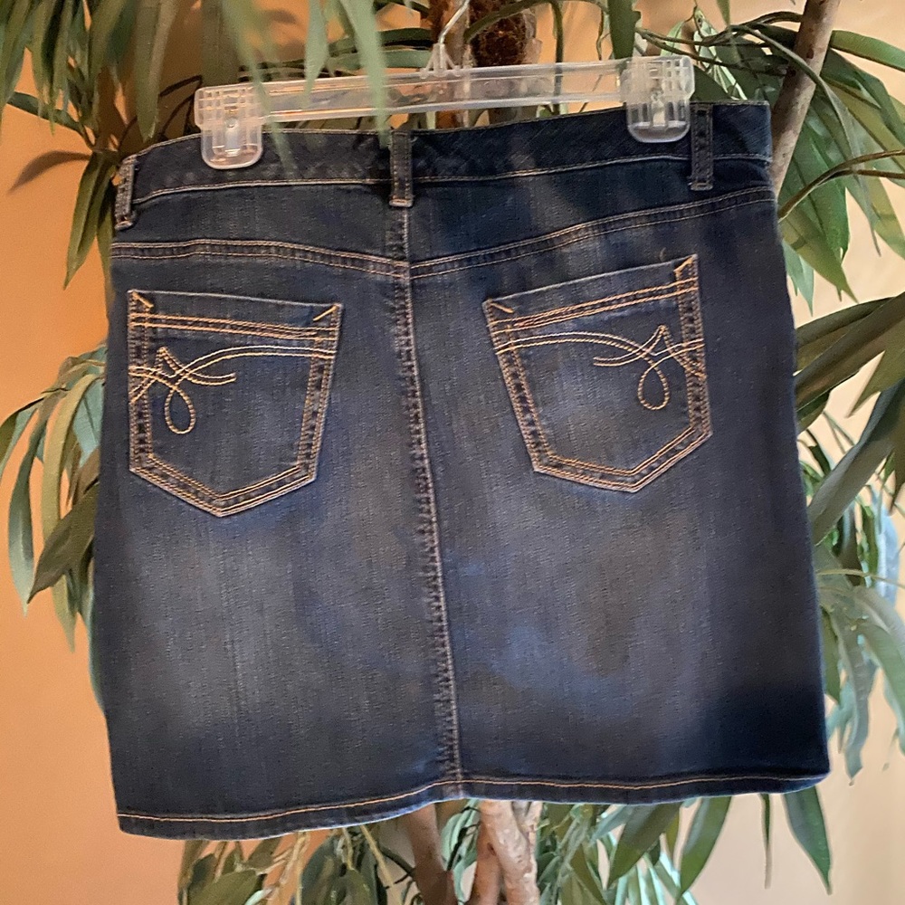 Stylish Jen mini jean skirt